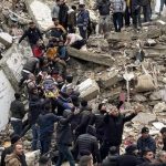 Terremoto in Turchia, oltre 5200 morti. La nuova faglia ha provocato uno spostamento del suolo fino a 10 metri