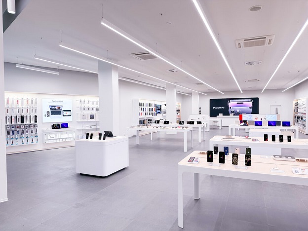 R-STORE, riapre il punto vendita di via Nisco a Napoli: nuovo layout e primo store Apple Premium Partner in Campania.