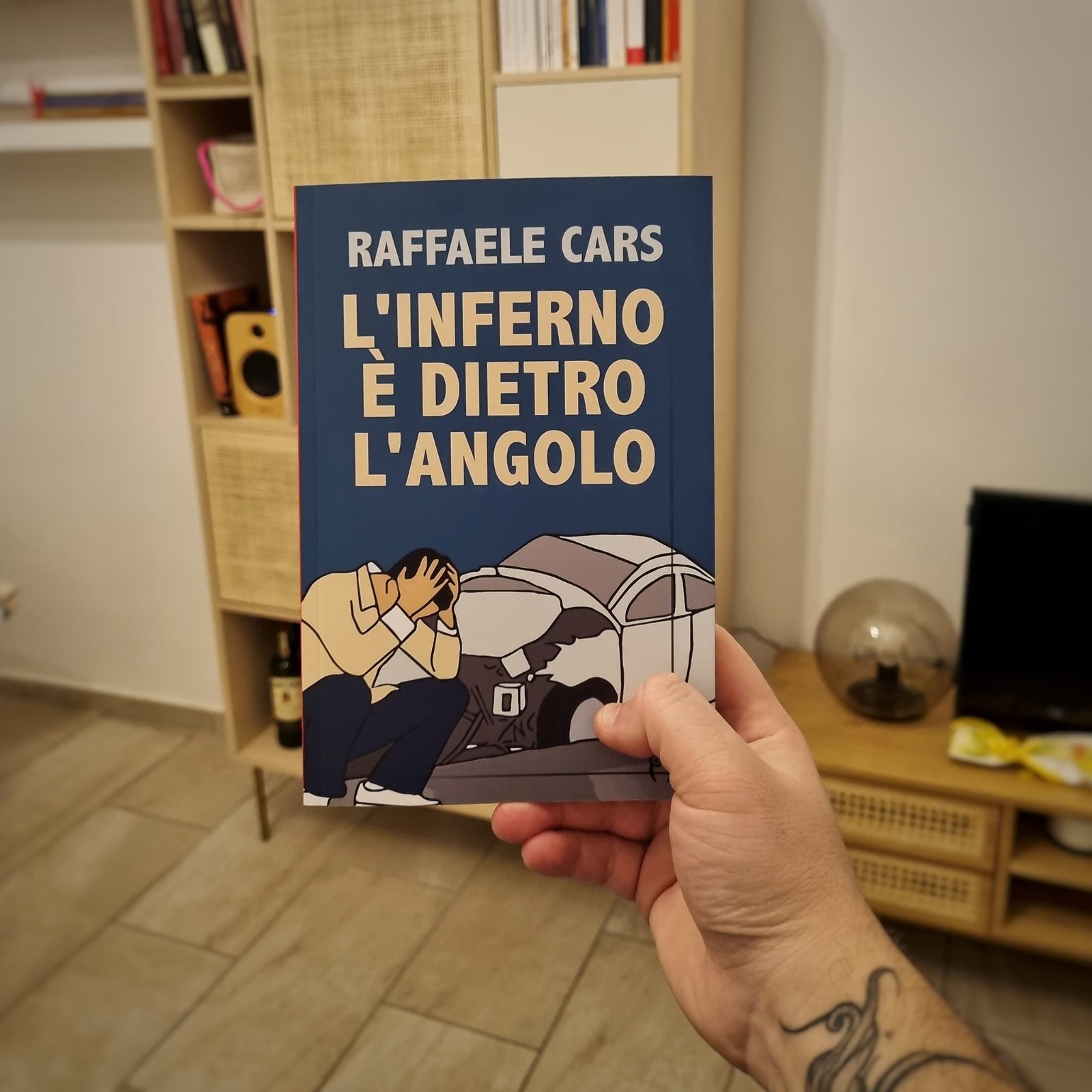 L’inferno è dietro l’angolo: il nuovo romanzo di Raffaele Cars