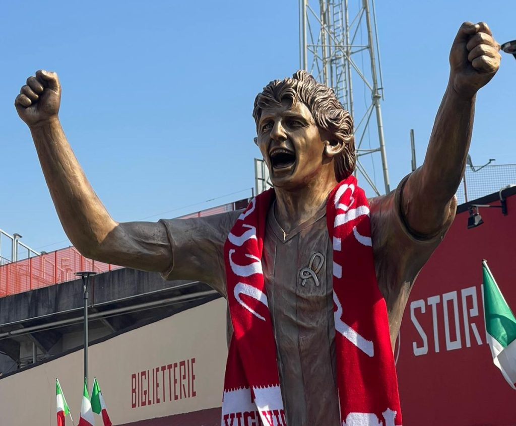 Inaugurata allo Stadio Menti di Vicenza la scultura di Paolo Rossi dell'artista Domenico Sepe 