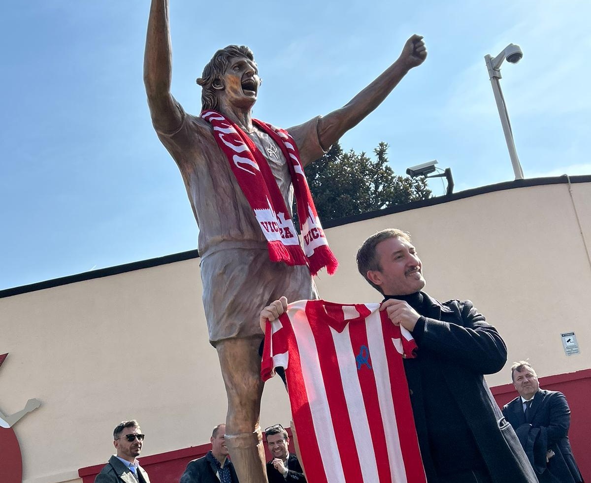 Inaugurata allo Stadio Menti di Vicenza la scultura di Paolo Rossi dell'artista Domenico Sepe