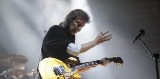 Steve Hackett, leggendario chitarrista dei Genesis, al Belvedere di San Leucio