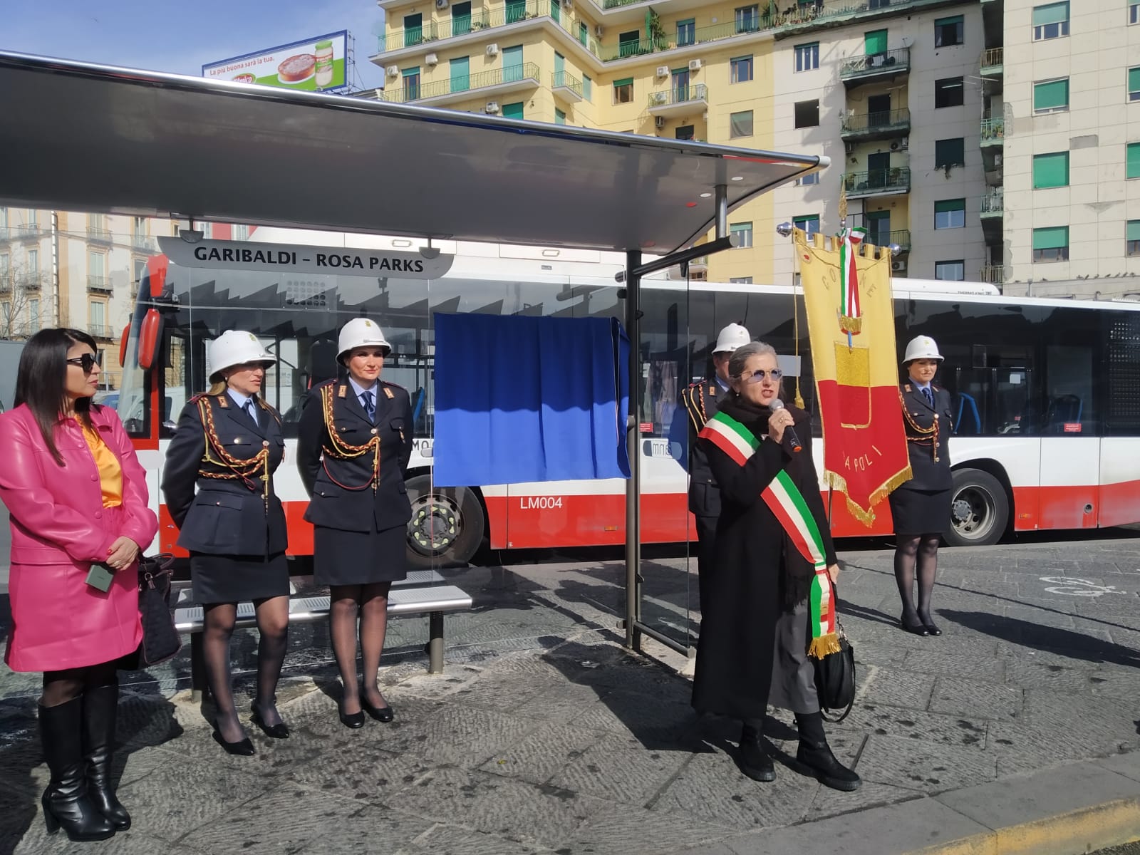Intitolato a Rosa Parks il capolinea bus di piazza Garibaldi Intitolato a Rosa Parks il capolinea bus di piazza Garibaldi