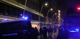 Napoli-Eintracht, tifosi tedeschi trasferiti: 8 arresti