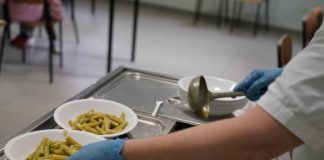Caserta, in una mensa scolastica pasta e patate senza patate