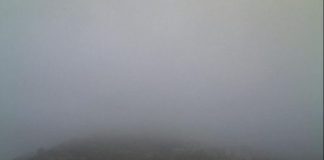 Maltempo a Napoli, città avvolta da nebbia "gialla"