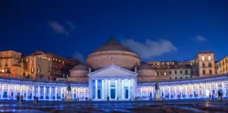 'M'illumino d'azzurro', luce azzurra al Colonnato del Plebiscito