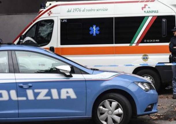 Napoli, tenta il suicidio in A1: salvato dalla Polizia Stradale
