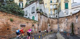 Vulcanica, la ciclostorica napoletana: partenza Galleria Principe di Napoli