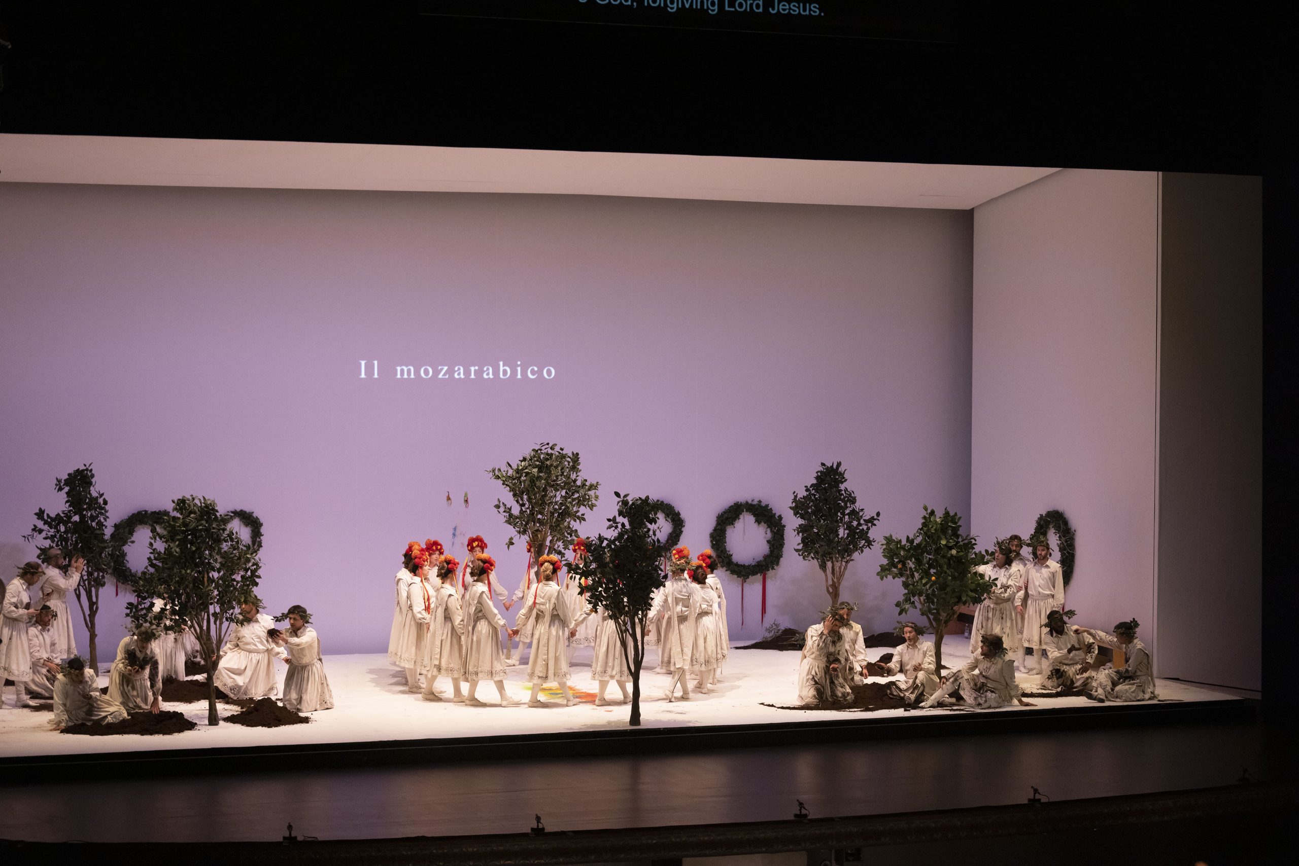 Romeo Castellucci incanta e illumina il Teatro di San Carlo, con la versione scenica del Requiem di Mozart