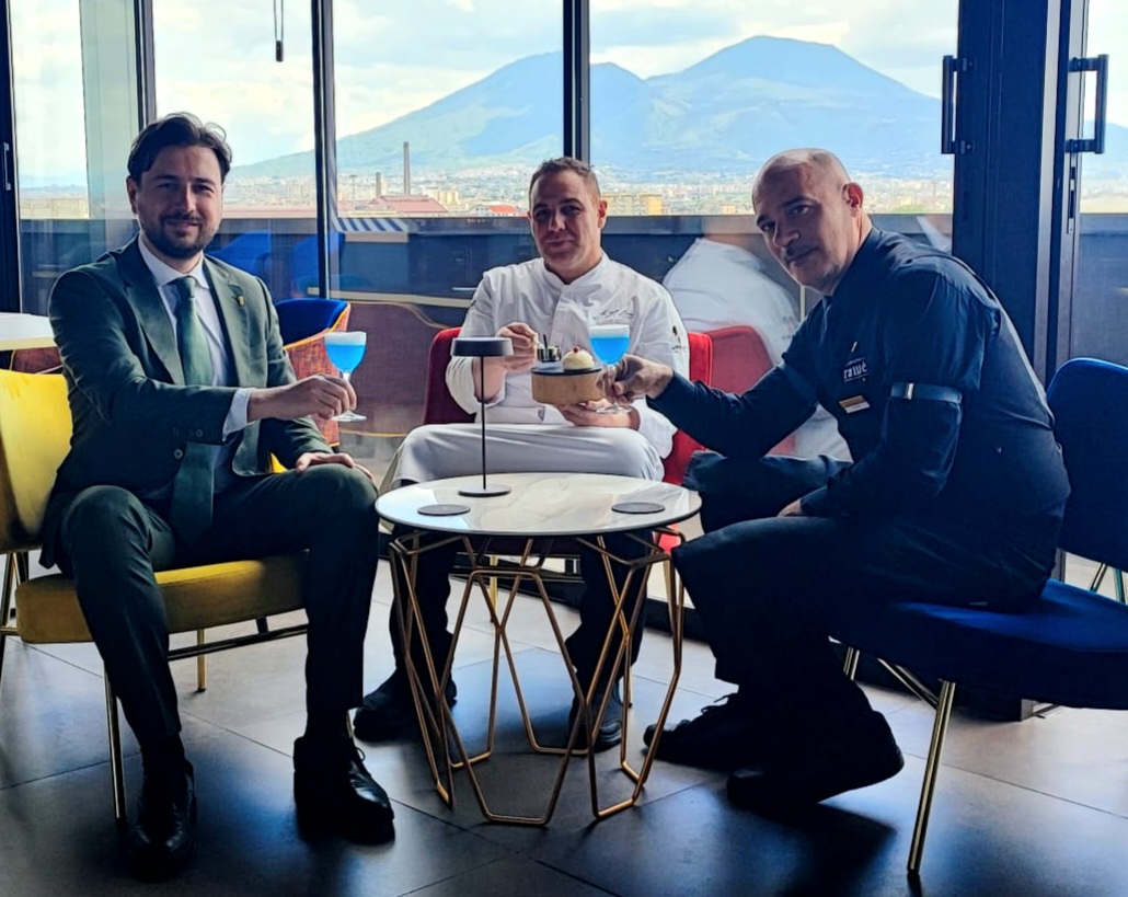 Al Gold Tower per il terzo scudetto del Napoli tre finger e un cocktail da delirio azzurro