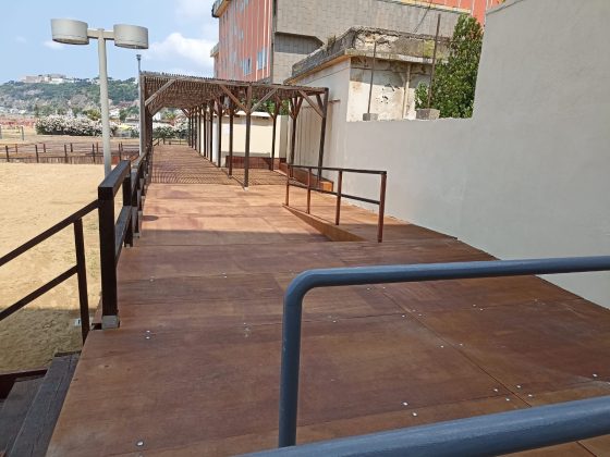 A via Caracciolo e lido comunale di Bagnoli ombrelloni gratis per i disabili e cittadini