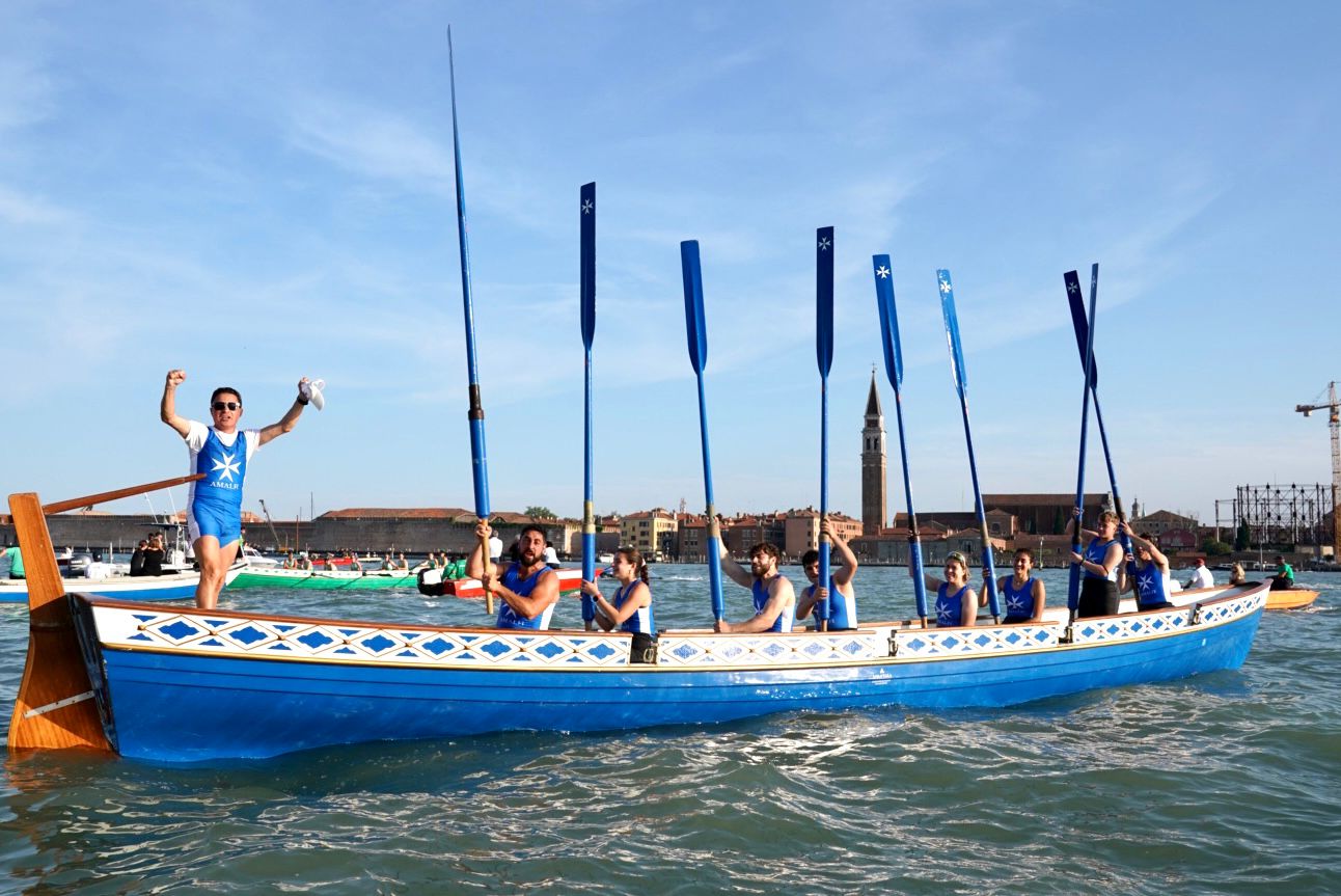 Amalfi, regata sulla Laguna: l’equipaggio misto vince sui 1000 metri