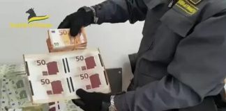 Carinaro, scoperta "zecca parallela": 7 arresti