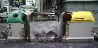 Cassonetti dati alle fiamme nel centro di Napoli, arrestato