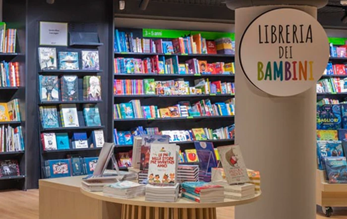 La nuova Feltrinelli di piazza dei Martiri a Napoli