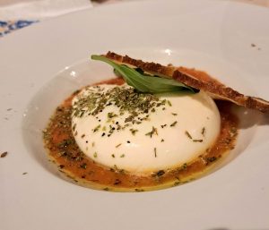 Le tre sorelle del Golfo a tavola da Ieri, Oggi, Domani Le tre sorelle del Golfo a tavola da Ieri, Oggi, Domani