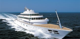 Porto di Napoli, ormeggiato yacht da sogno di David Geffen