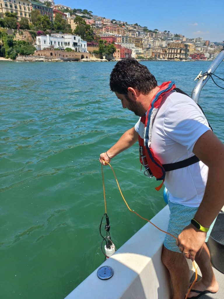 Arpac, prelievi Golfo di Napoli: fioritura algale legata a condizioni meteomarine 