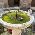 Palazzo Reale di Napoli, restaurata la fontana ovale nel Cortile delle Carrozze