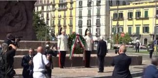 Mattarella omaggia il Monumento allo Scugnizzo a Napoli