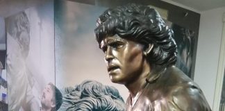 La statua del grande Diego dello scultore Domenico Sepe risorge ai Quartieri Spagnoli