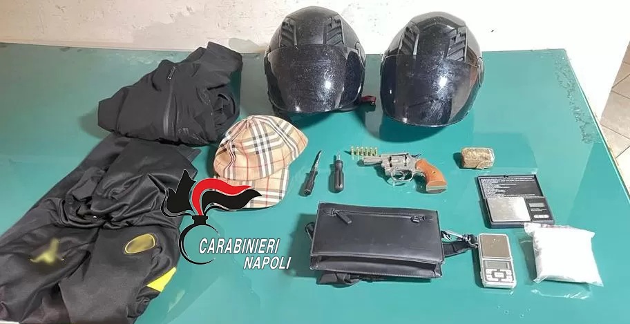 Fuorigrotta, furto a spinta nella Galleria Laziale: presi