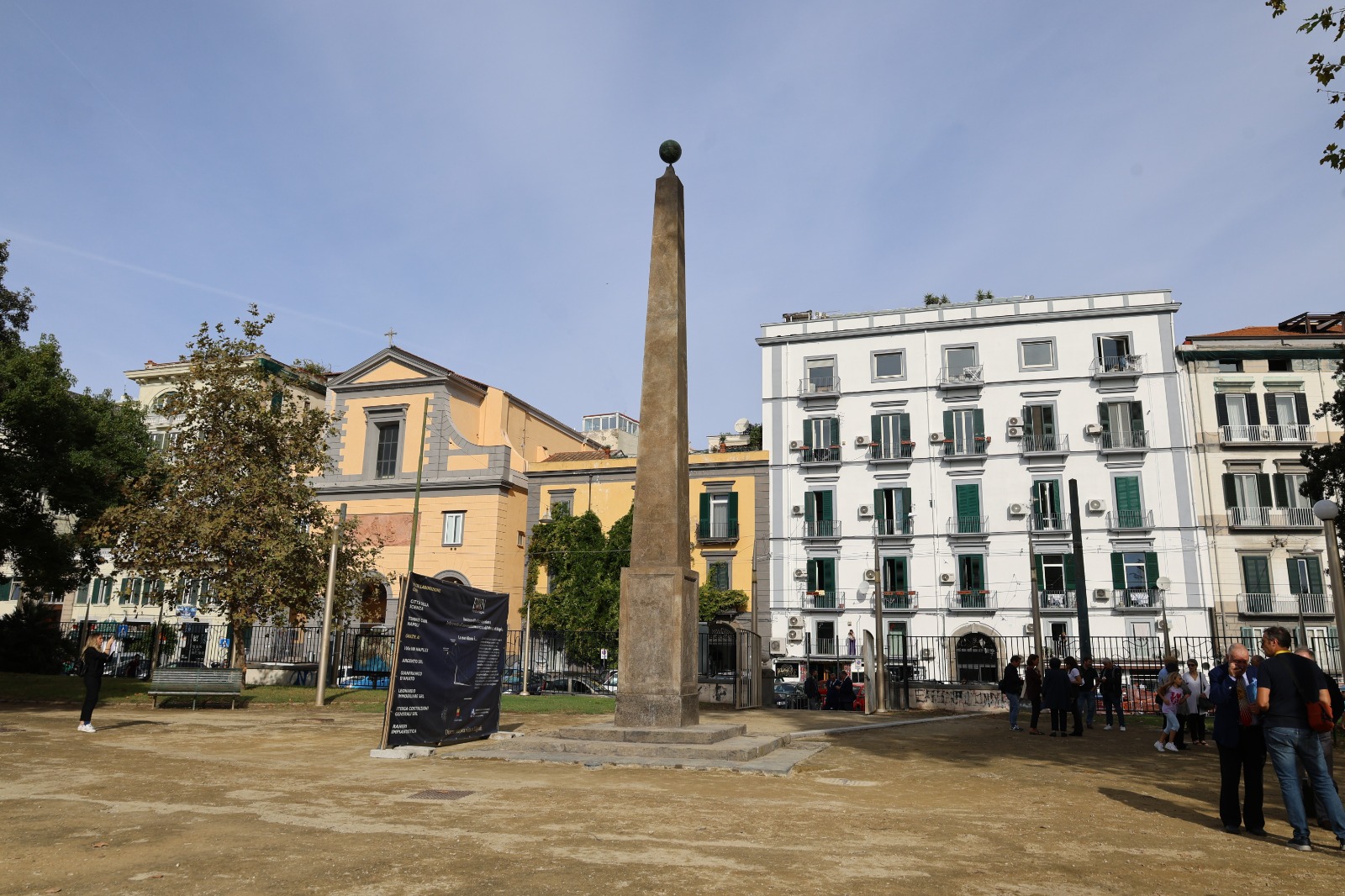 Villa Comunale di Napoli, restaurato obelisco Meridiana
