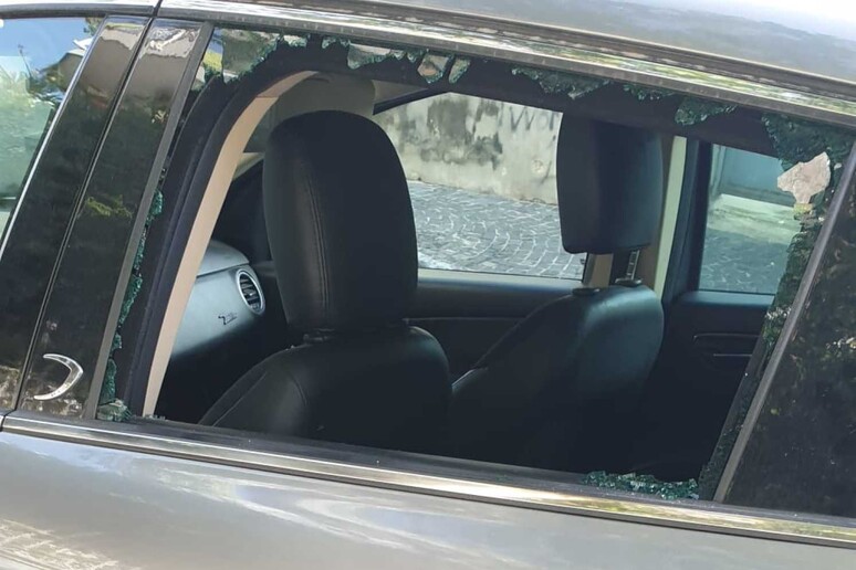 Portici, raid contro auto in sosta: infranti i finestrini