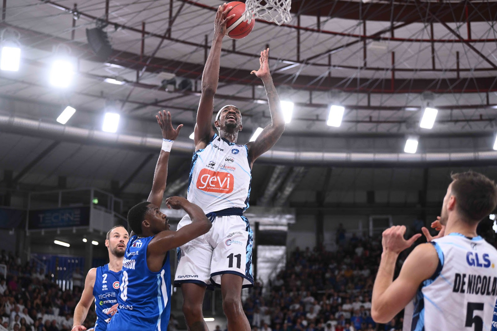 Basket, la Gevi Napoli in trasferta contro Pesaro