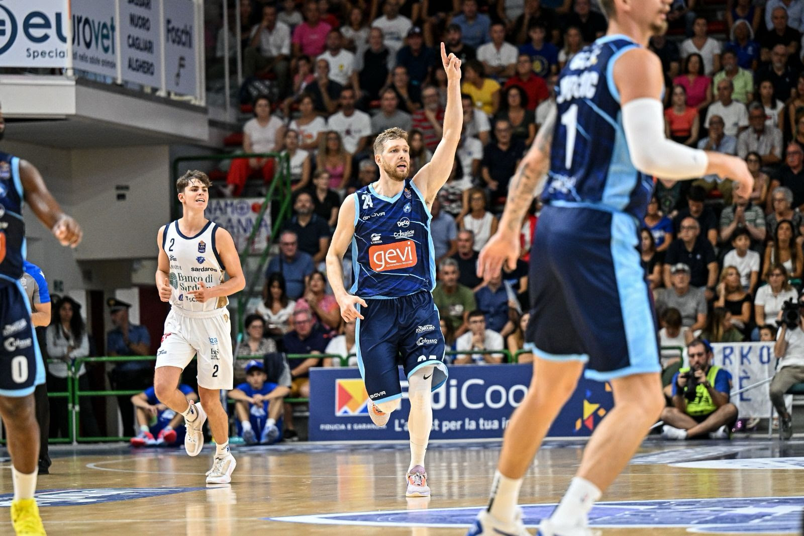 Gevi Napoli Basket, esordio vincente in campionato a Sassari
