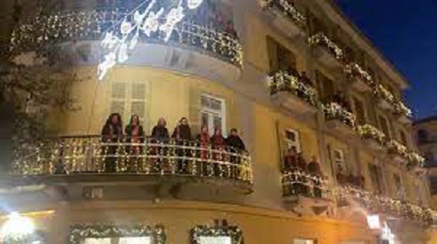 IlluminiAMO Salerno, balconi accesi mercoledì 6 dicembre: torna l'iniziativa di Pippo Pelo