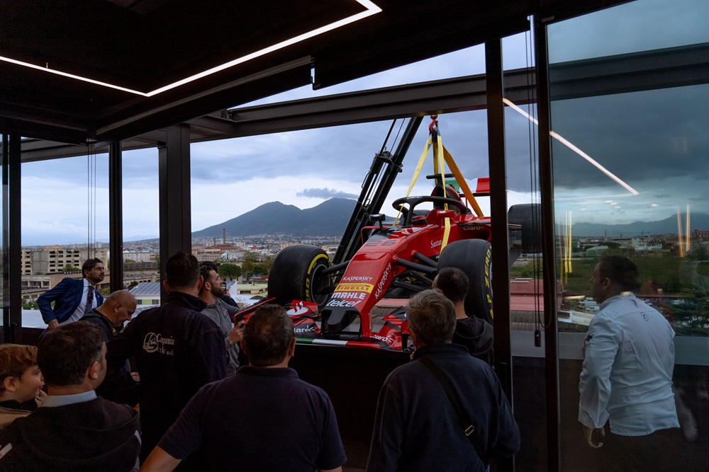 Vesuvio MotorShow, una Formula1 vola nel cielo di Napoli 