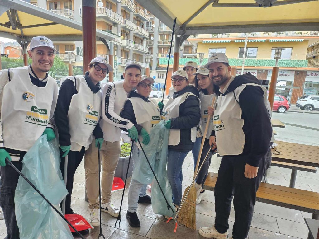 McDonald’s Salerno e Potenza, alunni e volontari contro l’abbandono dei rifiuti