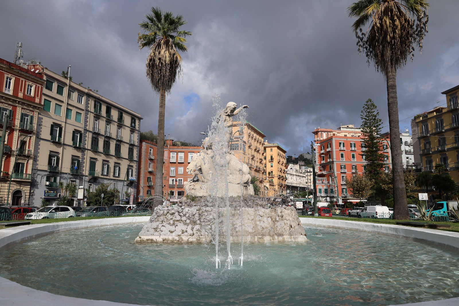 Piazza Sannazaro, ripristinata la Fontana delle Sirene