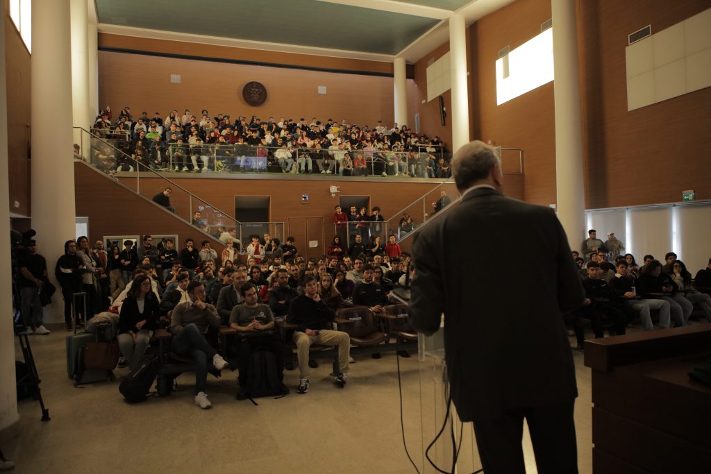 Scuderia Alphatauri sale in cattedra all'Università