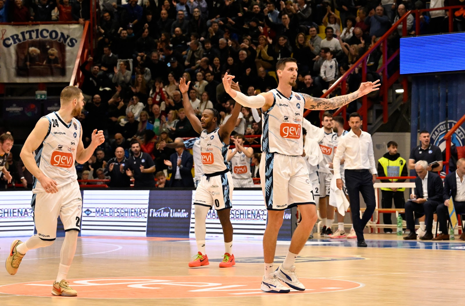 GeVi Napoli Basket batte Cremona e sale in vetta