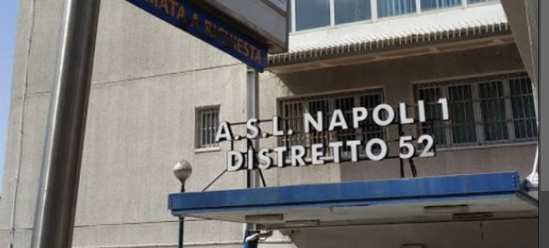 Ponticelli, 46 enne sequestra il personale dell'ASL per protesta