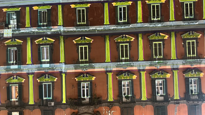 Napoli, un selfie per amare i monumenti: tre siti culturali animati dal video mapping nelle feste di Natale