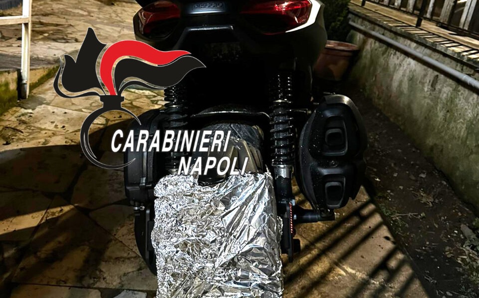 Pianura, in scooter con pistola e targa coperta: 2 arresti