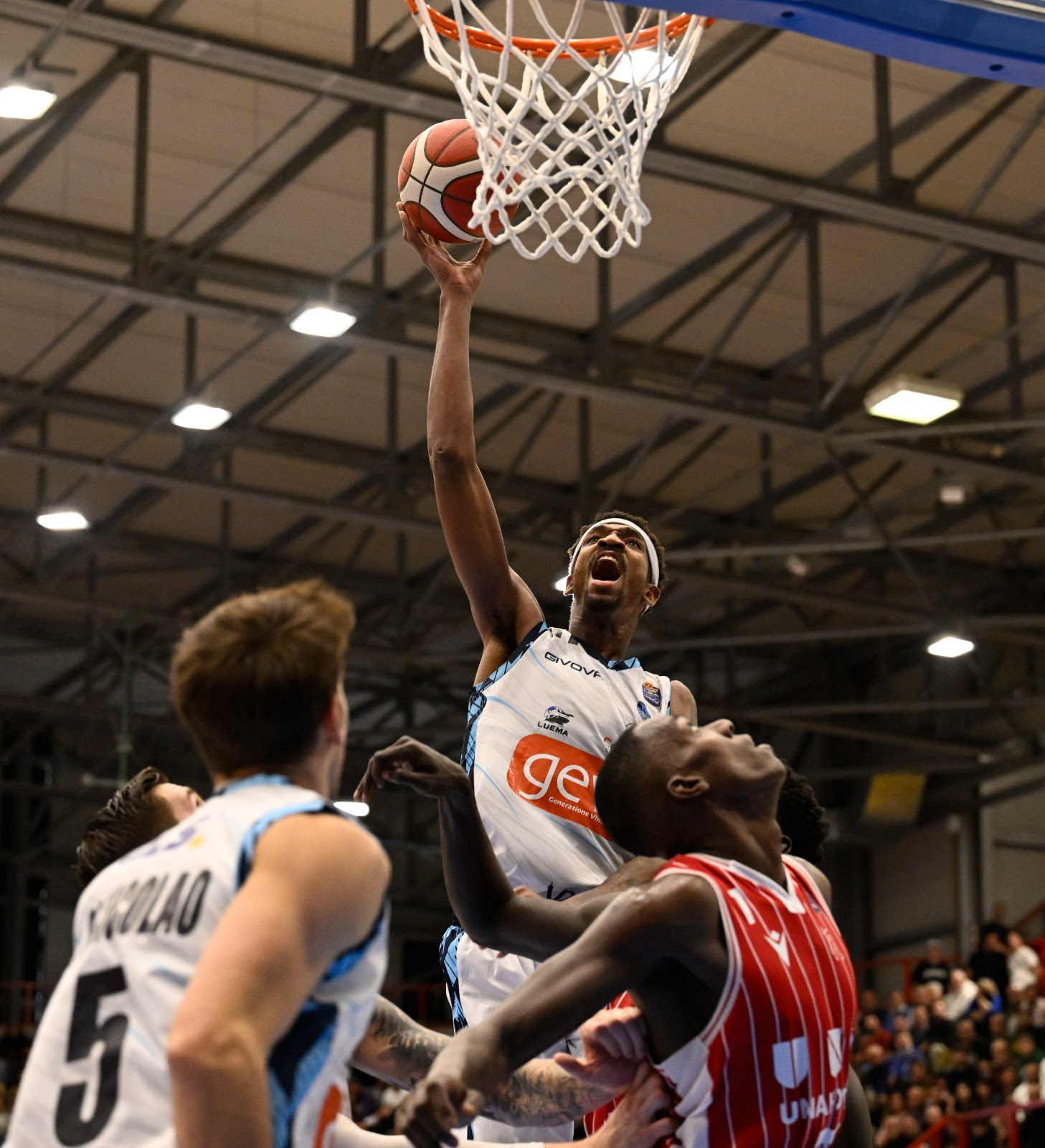 Basket, Gevi Napoli-Reggio Emilia 87-89