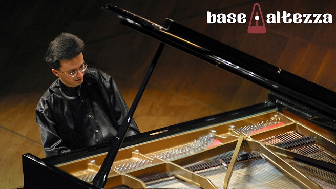 Base per Altezza, il pianista Andrea Bacchetti interpreta le Variazioni Goldberg di Bach