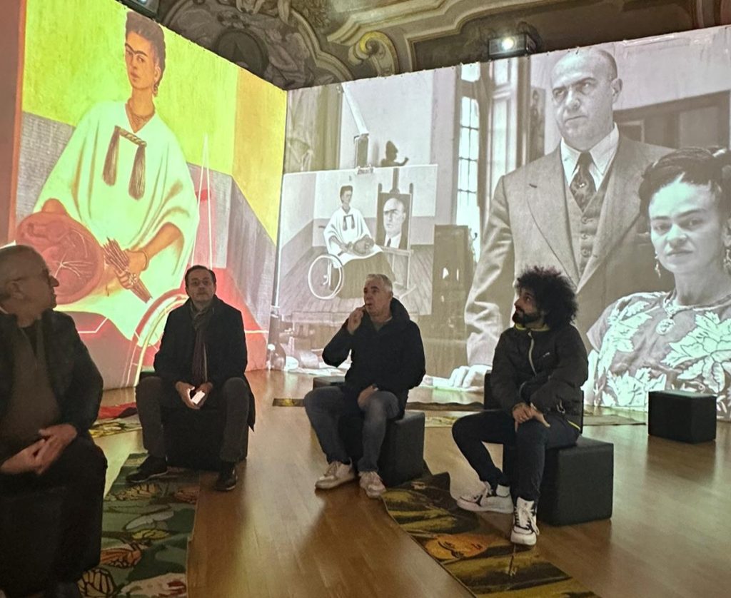 In scena al Teatro "Al Massimo" di Palermo, Biagio Izzo visita la mostra su Frida Kahlo