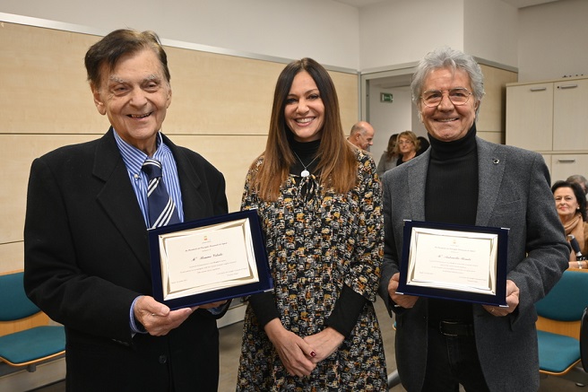 La Presidente del Consiglio comunale Enza Amato ha premiato i maestri Bruno Vitale e Antonello Rondi