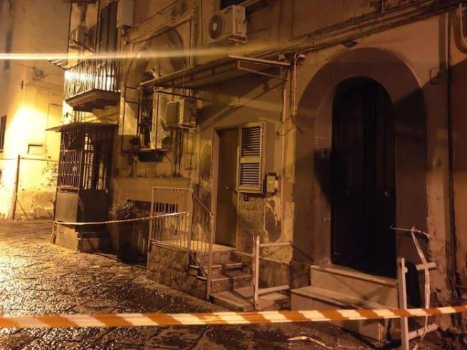 Museo, crollo in un edificio a Napoli: un ferito