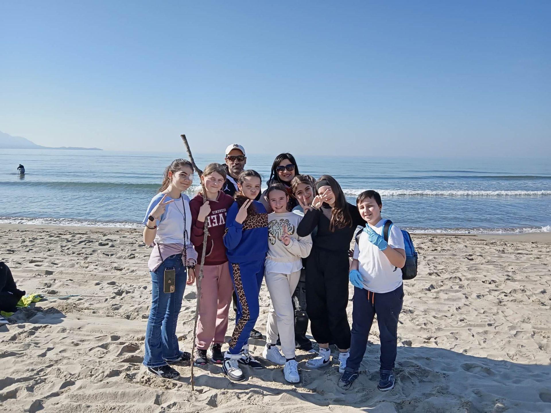 Progetto Spiaggia pulita: gli studenti della Ada Negri impegnati a Licola mare