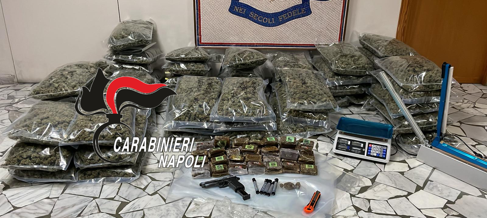 Arpino di Casoria, droga in casa: padre e figlio in manette