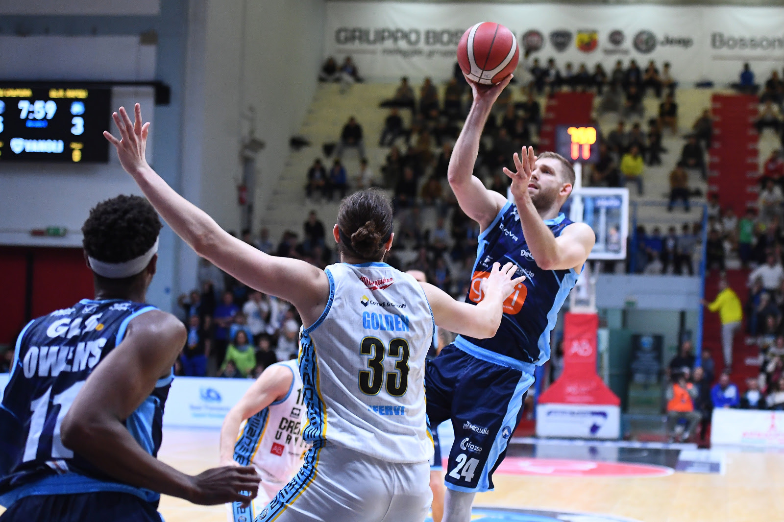 GeVi Napoli Basket cede nel finale alla Vanoli Cremona 90-83