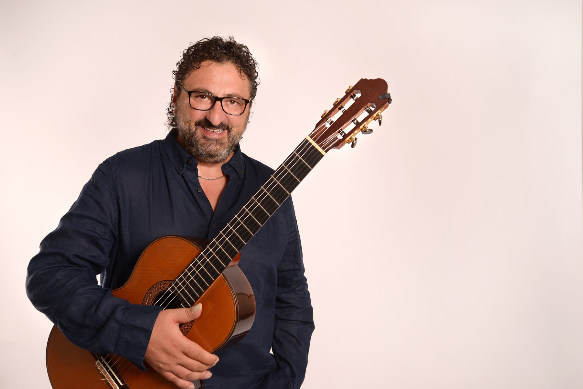 Il chitarrista Aniello Desideri ospite dell'Associazione Scarlatti
