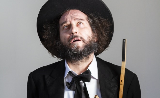 Vinicio Capossela in “Concerto di pucundria e altre assenze” al Trianon Viviani